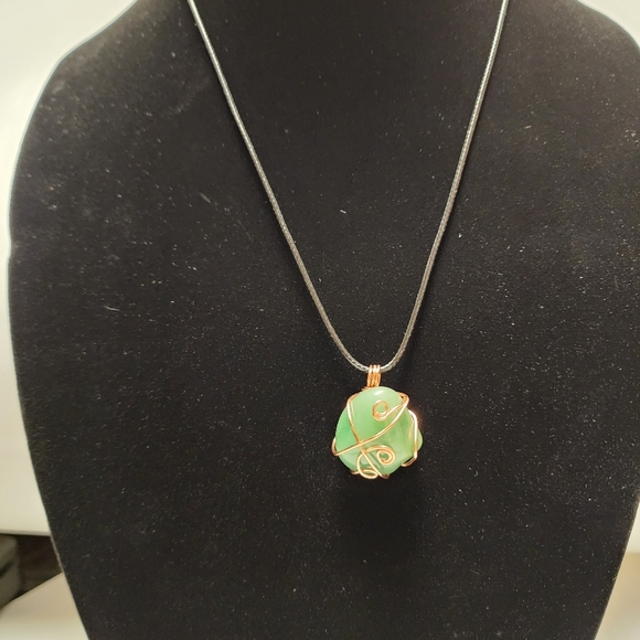 Handmade wire wrap stone pendant with cord. - Picture 2 of 4